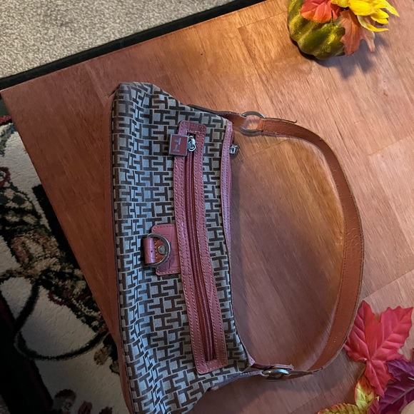 Small Tommy Hilfiger purse - Picture 5 of 8